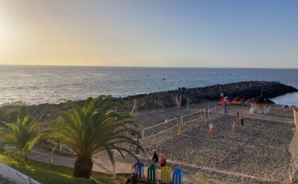 Costa Adeje - Ein Paradise am Meer auf Teneriffa - Zu sehen ist ein Strand auf Costa Adeje